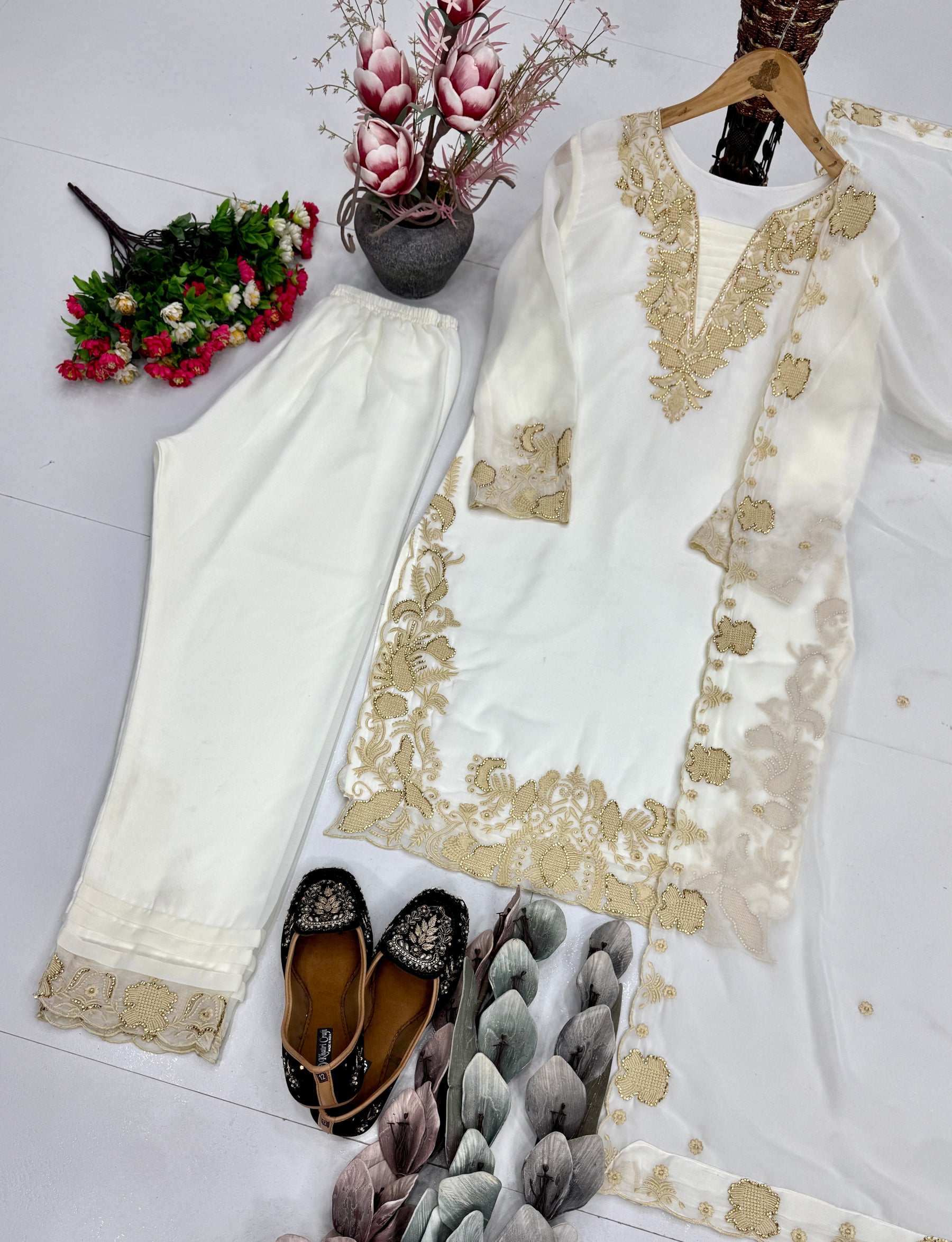 Elegant Embroidered Salwar Suit Set for Women – Ethnic 3-Piece Suit with Dupatta