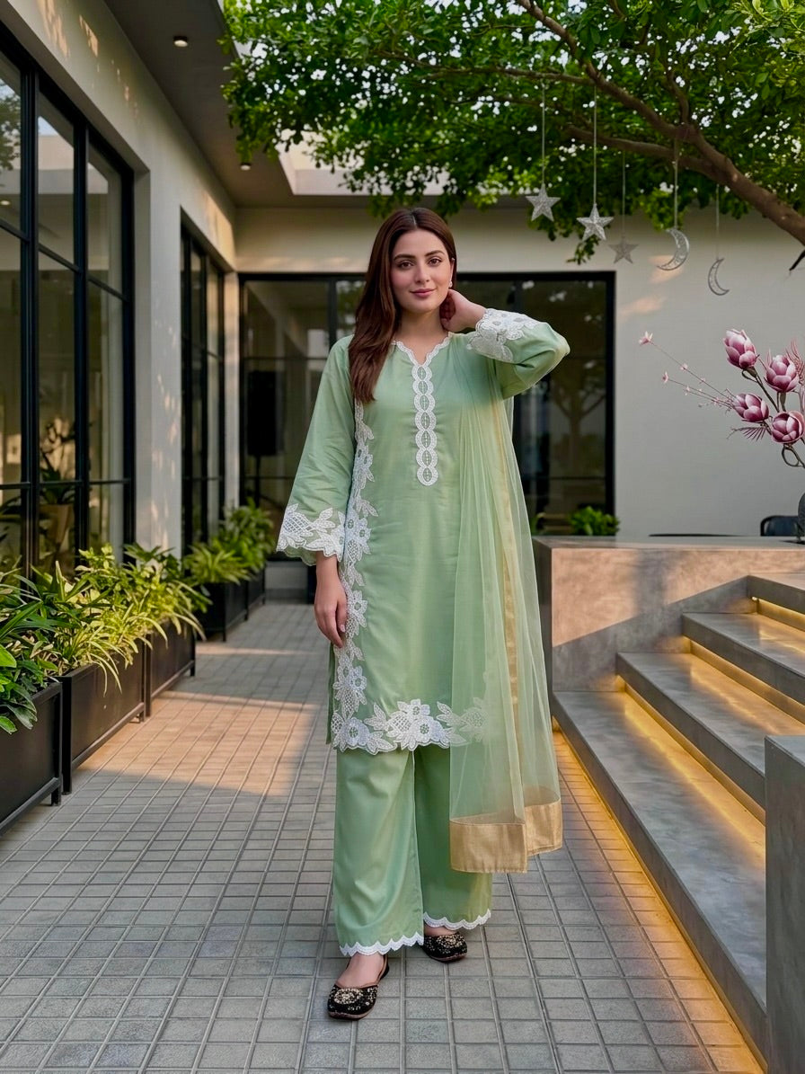 Elegant Embroidered 3-Piece Pakistani Suit with Floral Lace & Dupatta