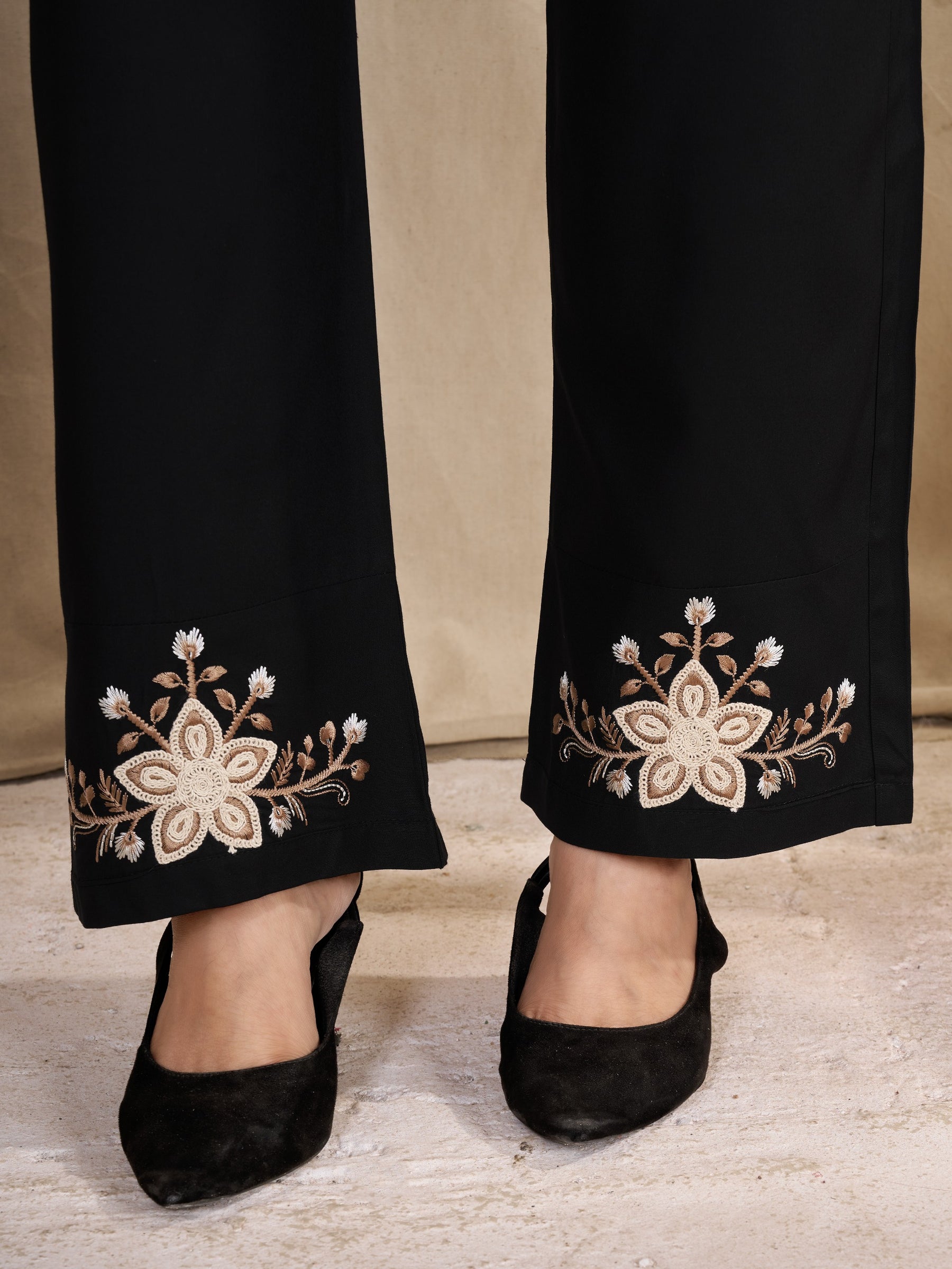 Floral Embroidered V-Neck Kurta Pant Co-Ord Set for Women